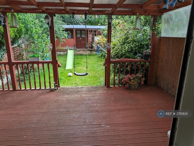 3 bedroom house in St Albans Avenue, London, E6 (3 bed) (#2715631)