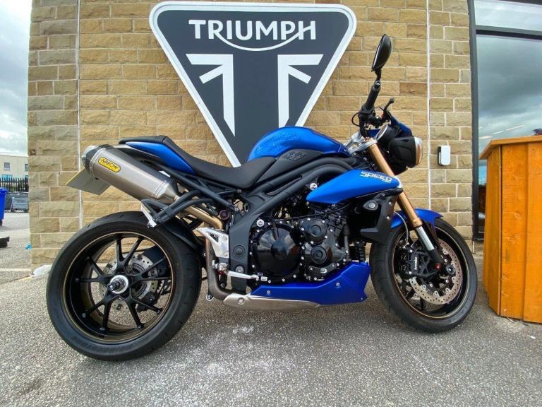 2014 TRIUMPH SPEED TRIPLE 1050 - Arrow silencers - Low mileage