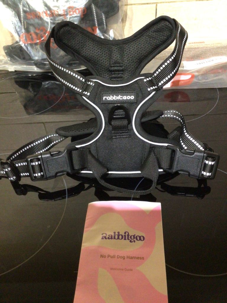 BRAND NEW RABBITGOO NO PULL PADDED  DOG HARNESS BLACK LARGE NEVER USED KEPT IN PACKAGING 