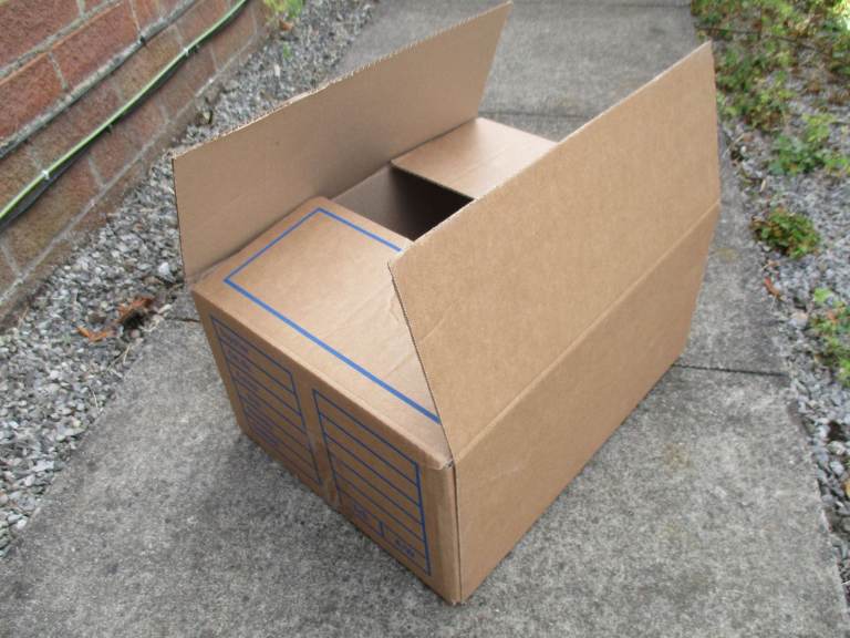 20 Small single skinned boxes 40x29x19(h)cm