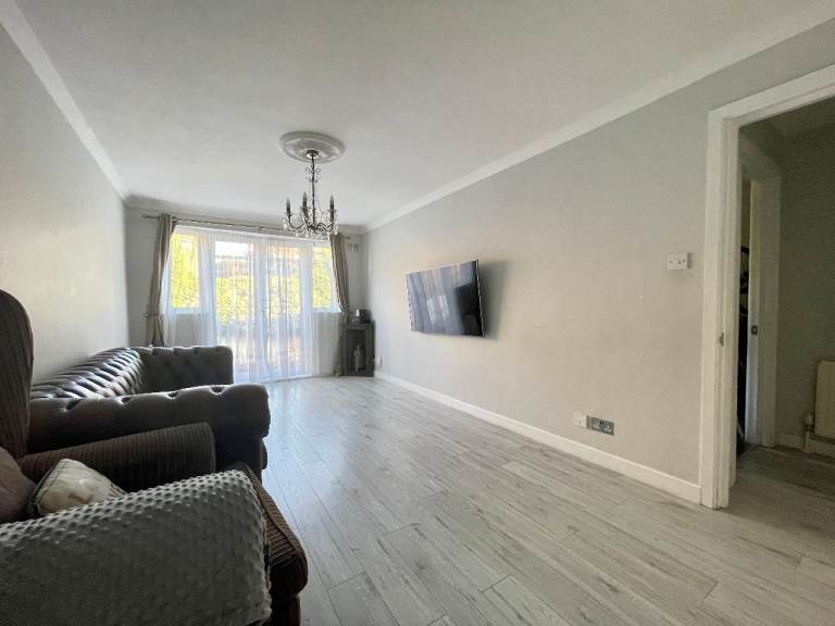 2 bedroom flat in Bloomsbury/Kings Cross WC1 - Swap for a 3 or 4 bedroom in London