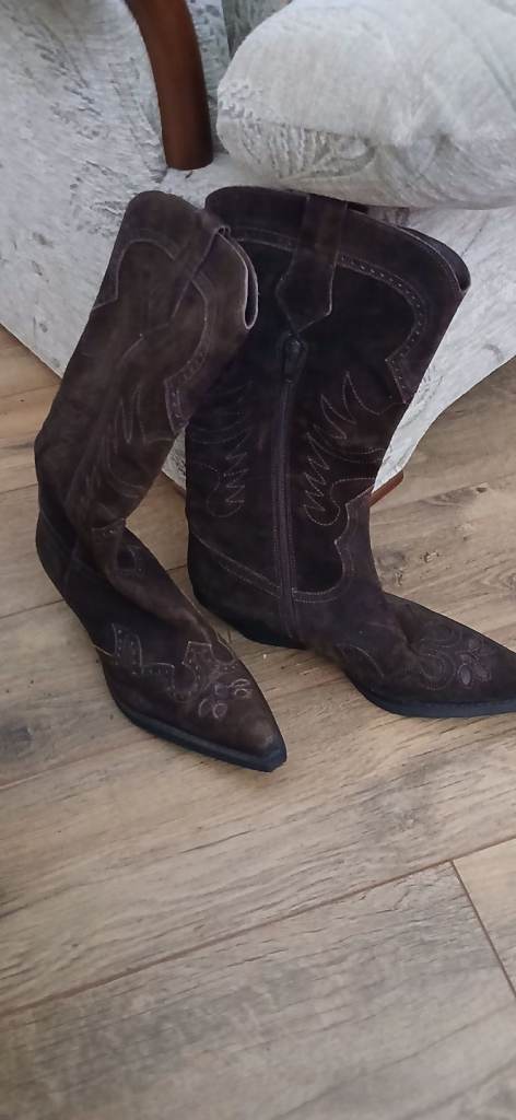 Women's cowboy boots 