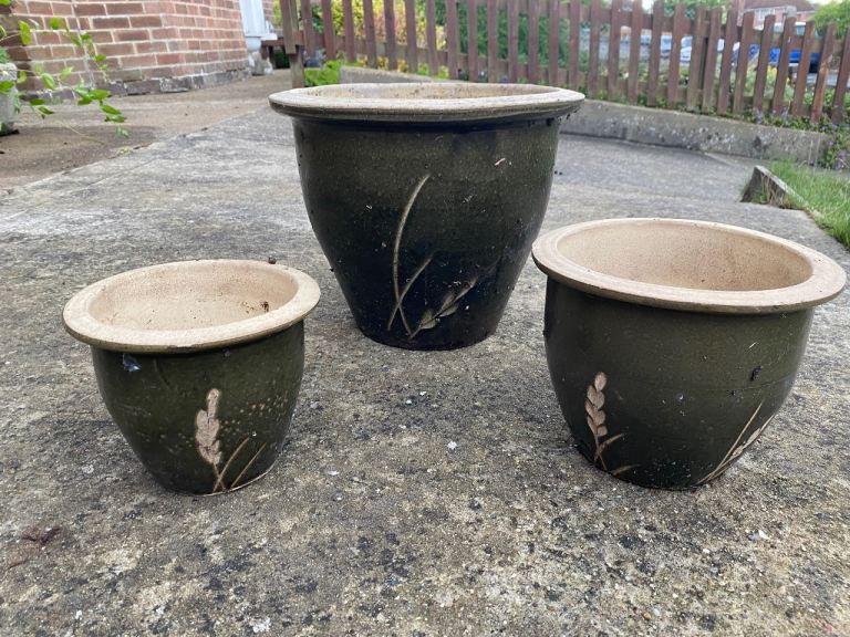 Trio of garden pots 