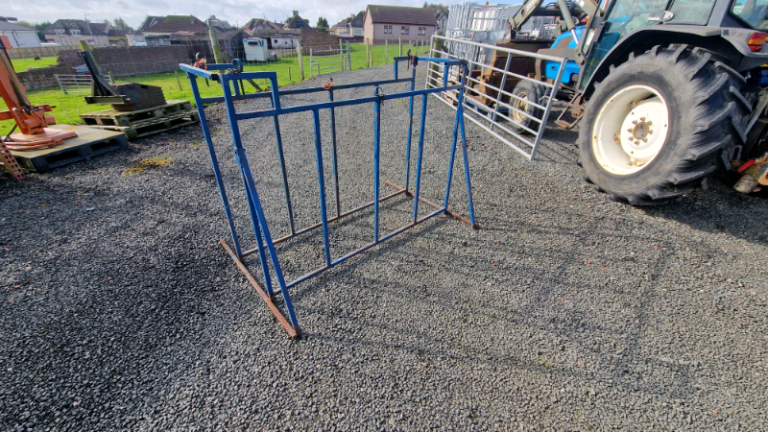 Sheep wool packing stand in ex condition farm livestock tractor 