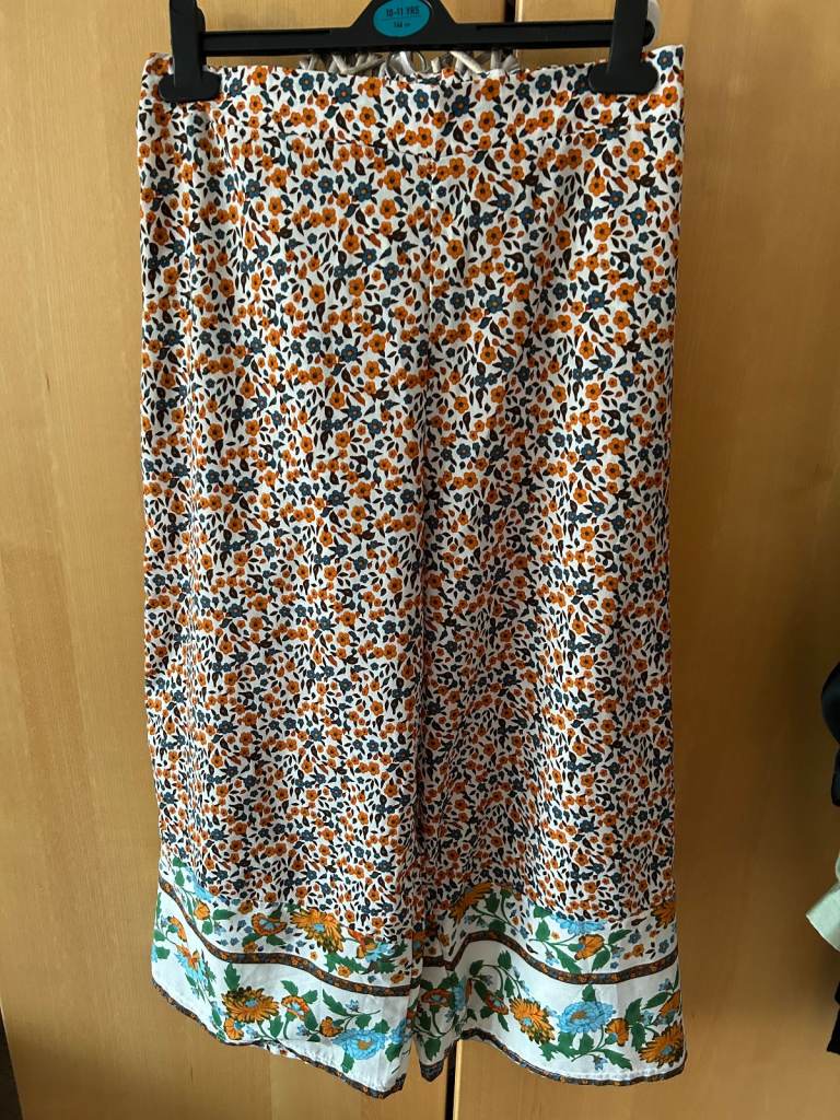 Ladies Palazzo trousers, boho style, size M, good condition, elasticated waist, pet & smoke free