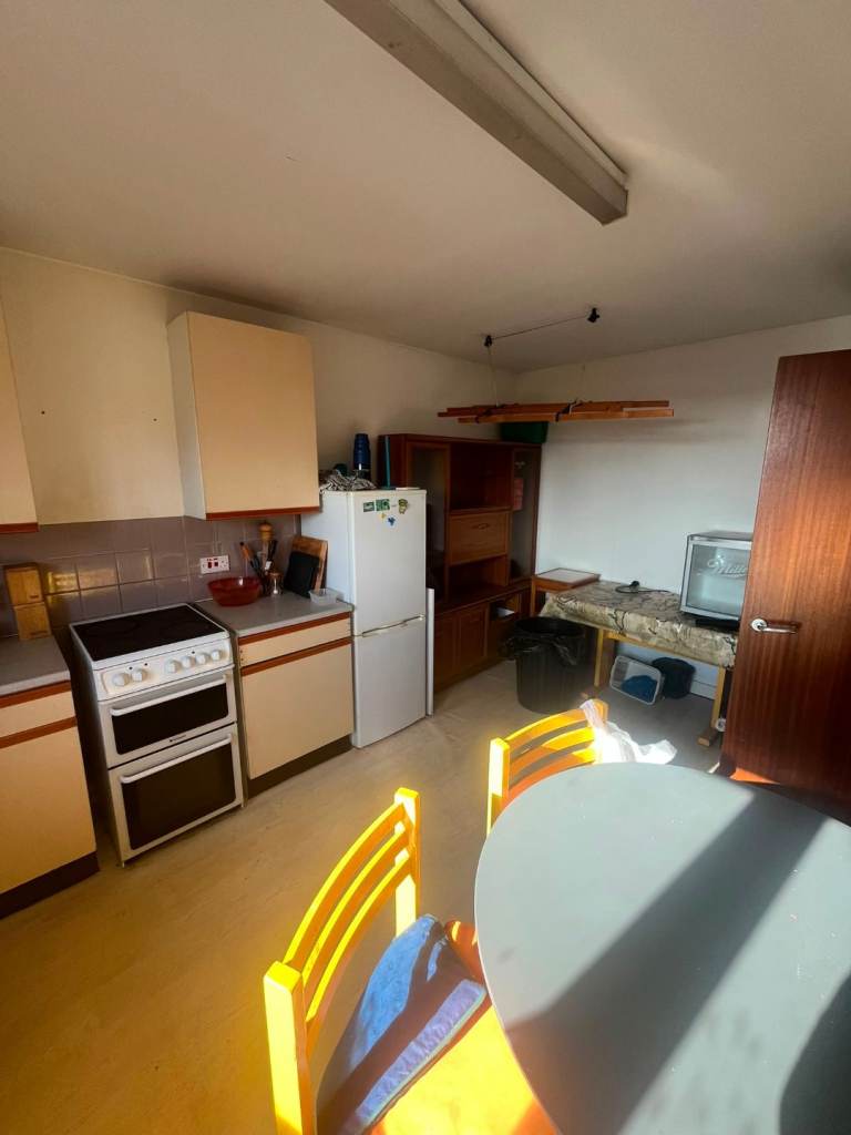 Double Room £450 pm  all inclusive in Modern Flat  short walk from Cit