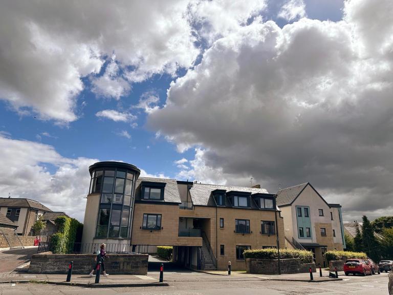 Fantastic Spacious, modern, 3 bed Furnished Flat, Edinburgh. EH12. 