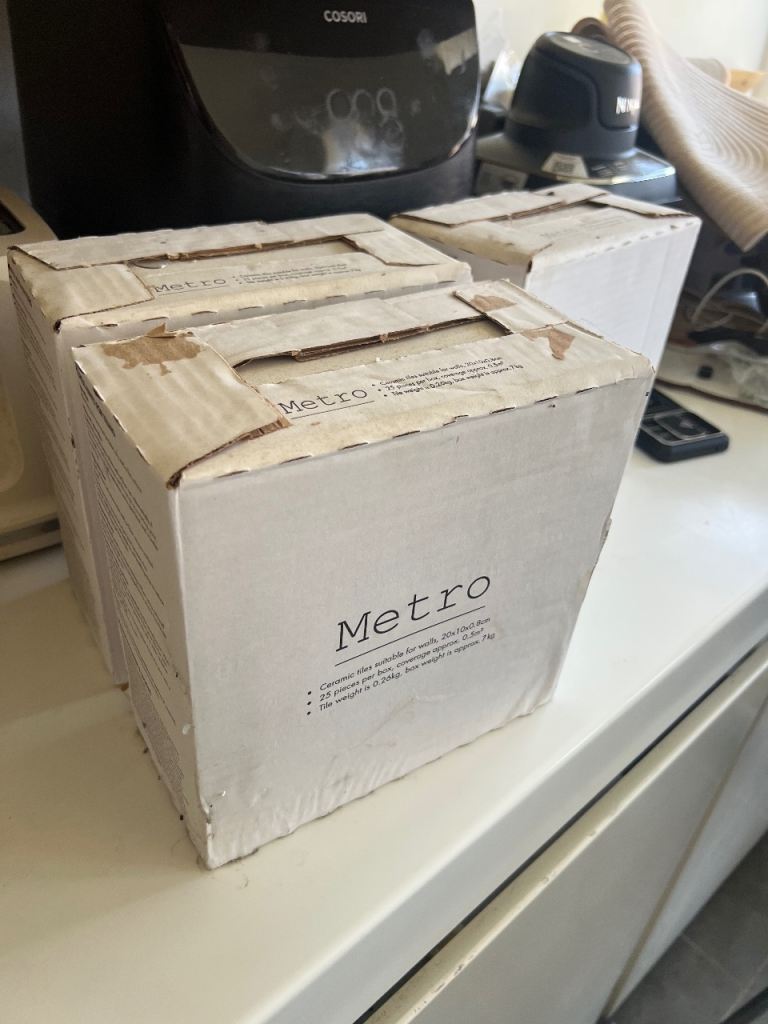 New Metro Ceramic Tiles for Walls – 20x10x0.8cm (25 pieces per box)