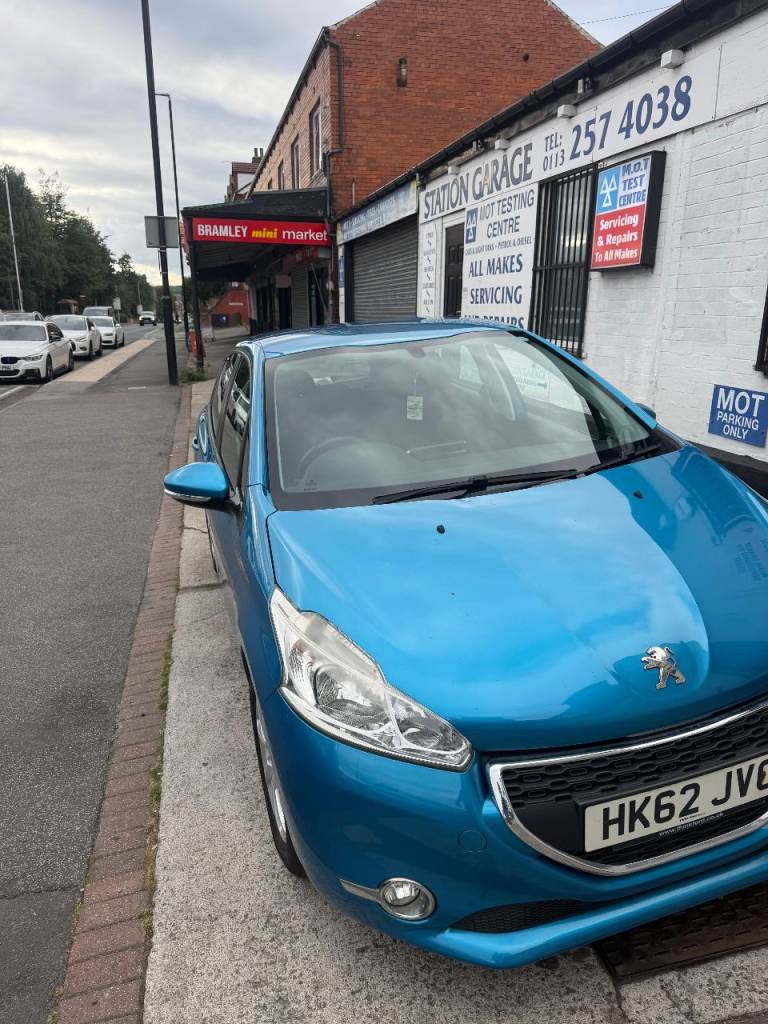 Peugeot, 208, Hatchback, 2013, Manual, 1199 (cc), 5 doors