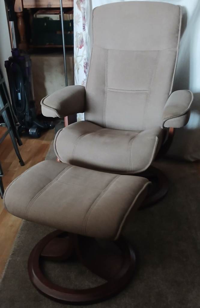 HSL Small Manual Recliner with Matching Footstool – Walnut Base
