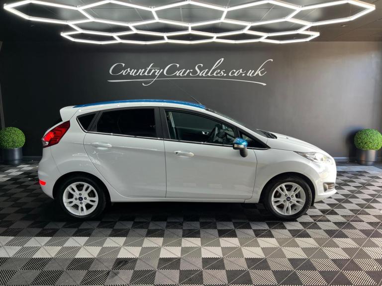 2017 Ford Fiesta 1.25 Zetec White Edition Euro 6 5dr HATCHBACK Petrol Manual