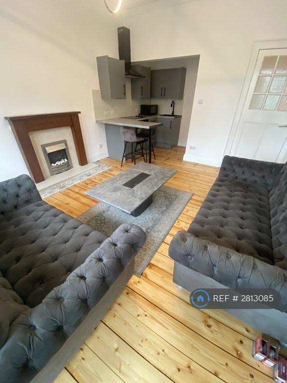 2 bedroom flat in Golfhill Drive, Glasgow, G31 (2 bed) (#2813085)