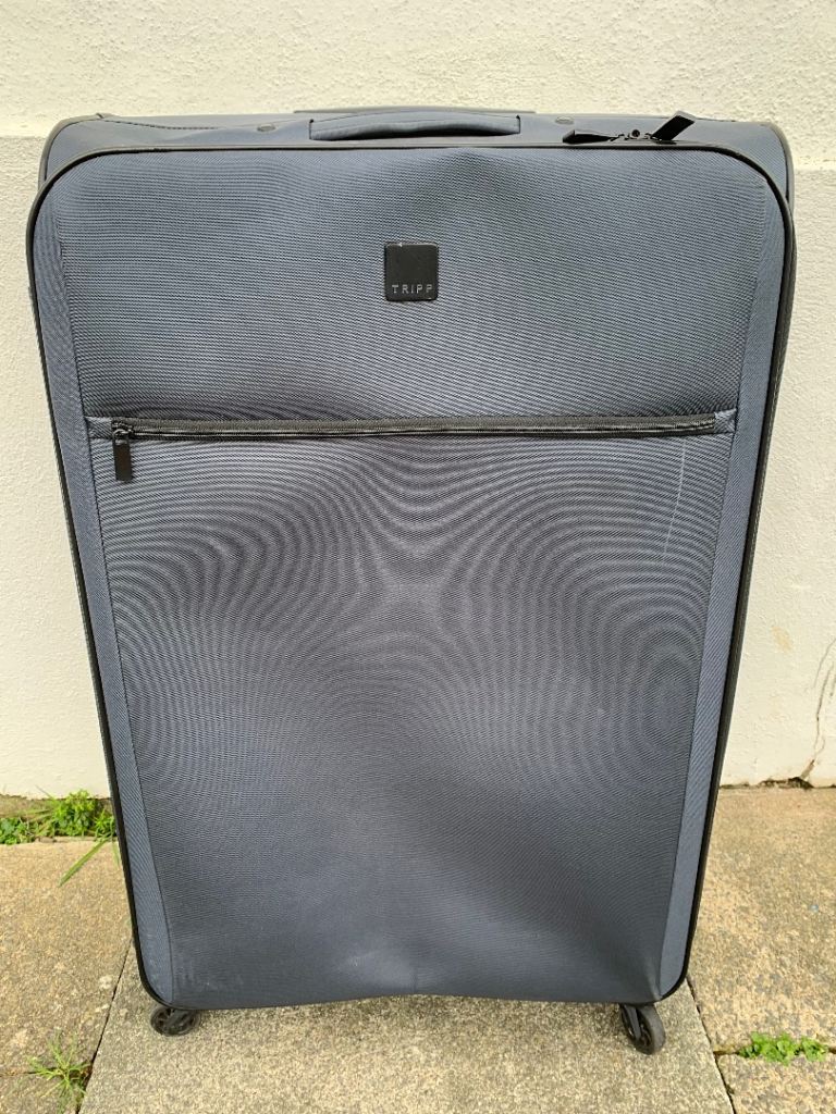 TRIPP SUITCASE / LUGGAGE Extra Large in VGC++ - 4 wheels / Retractable + Carry Handles - Lightweight