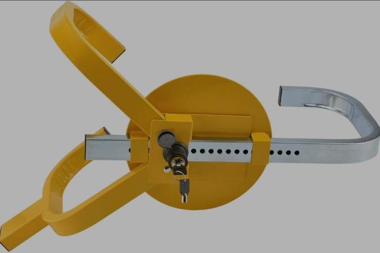 A new still boxed Wheel Lock Wheel Clamp Trailer Lock Heavy Duty 