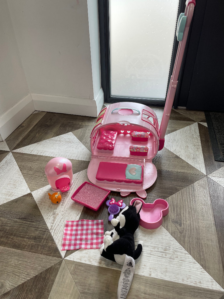 Disney Minnie Van with Figaro