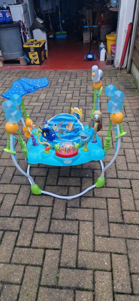 BRIGHT STARTS FINDING NEMO SEA OF ACTIVITIES BABY JUMPER. EXCELLENT.