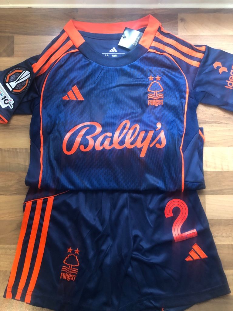 image for Nottingham forest third kit shirt and shorts ages 2-3 years