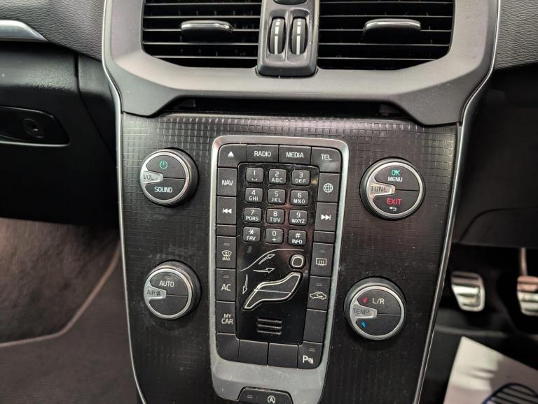 2019 Volvo V40 2.0 T2 GPF R-Design Nav Plus Euro 6 (s/s) 5dr HATCHBACK Petrol Manual