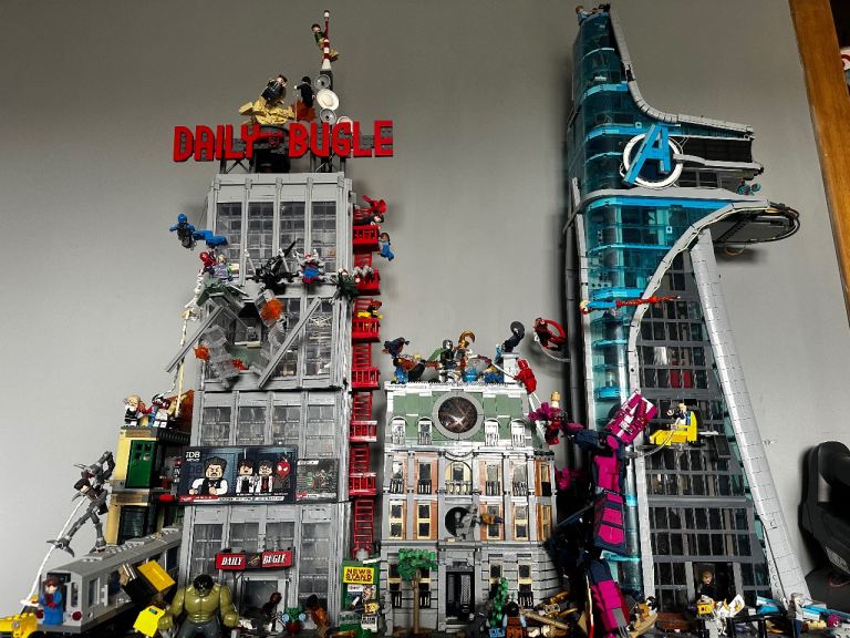 ULTIMATE LEGO MARVEL BUNDLE (5+ sets included) plus CMF Series minifigures 