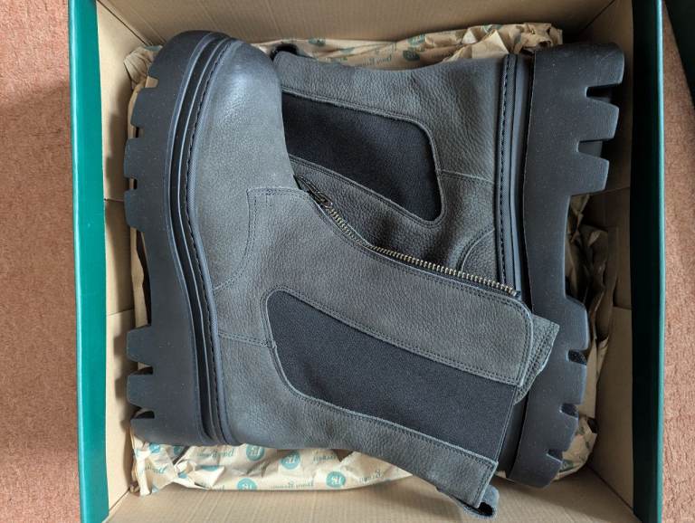 New, never worn & boxed Paul Green UK size 6 - Grained Nubuk Iron