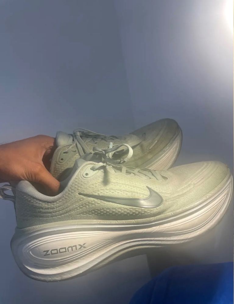 Nike Vomero ZoomX Running Trainers – Light Green, Good Condition