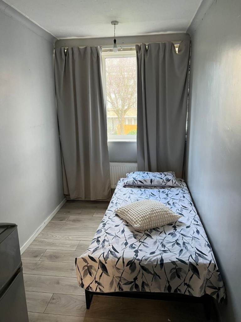 🏠 CHARMING DOUBLE ROOM TO RENT IN PLAISTOW ✨