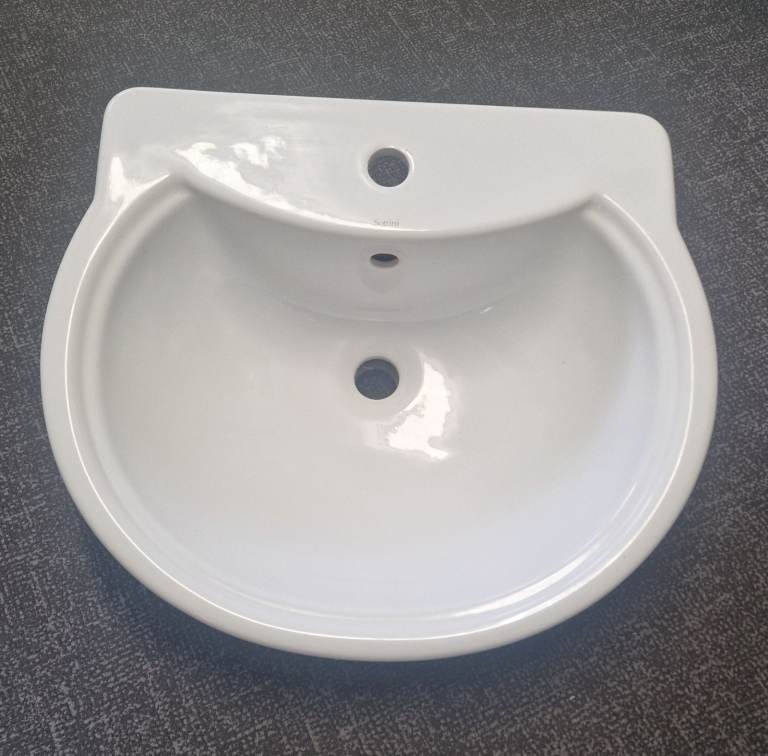 Ideal Standard 'Sottini' 56 cm wide Semi-Recessed Basin in Very Good Condition