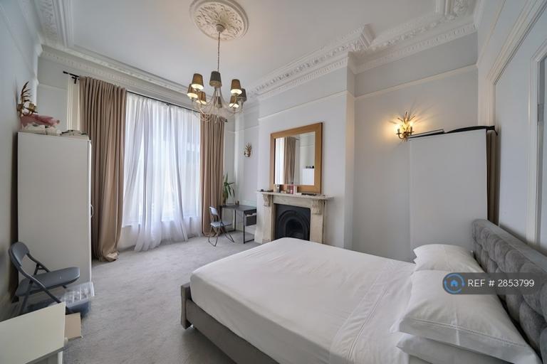 3 bedroom flat in Lillie Road, London, SW6 (3 bed) (#2853799)