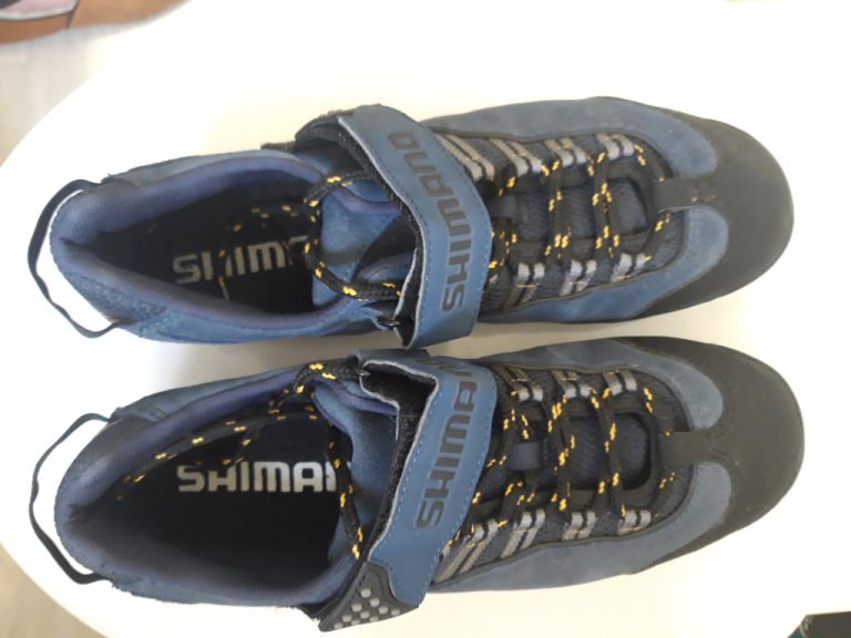 REDUCED PRICE, GENTS SHIMANO CYCLING SHOES, CLIPLESS PEDALS  INCLUDED. SIZE 45 EURO. (UK 10)