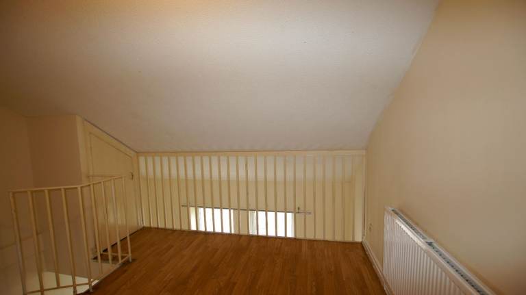 First Floor Split Level 1 Bed Flat in Gated Development…5 Mins Walk to Upton Park Tube