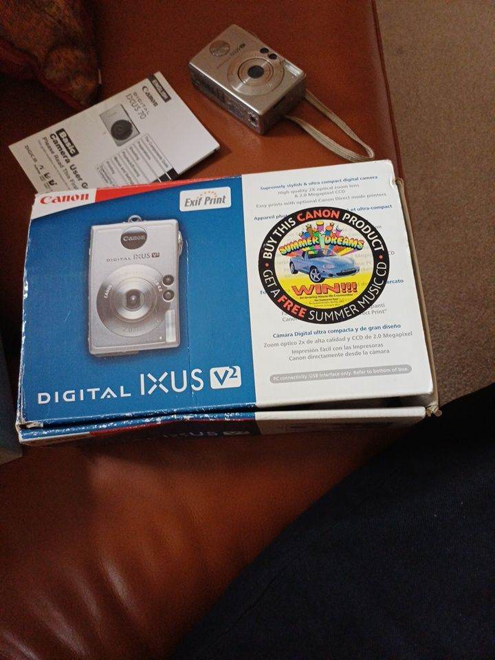 Canon digital ixus v2 camera 