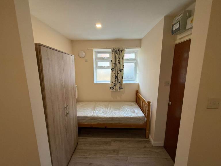 BENEFITS ACCEPTED - Studio Flat Available in Wembley Brent NW10