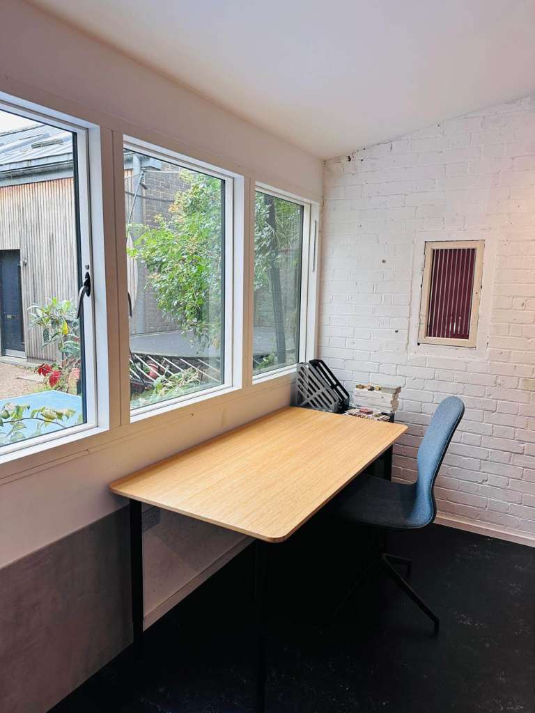 Desk to rent £300 in lovely quiet space on Wilton Way