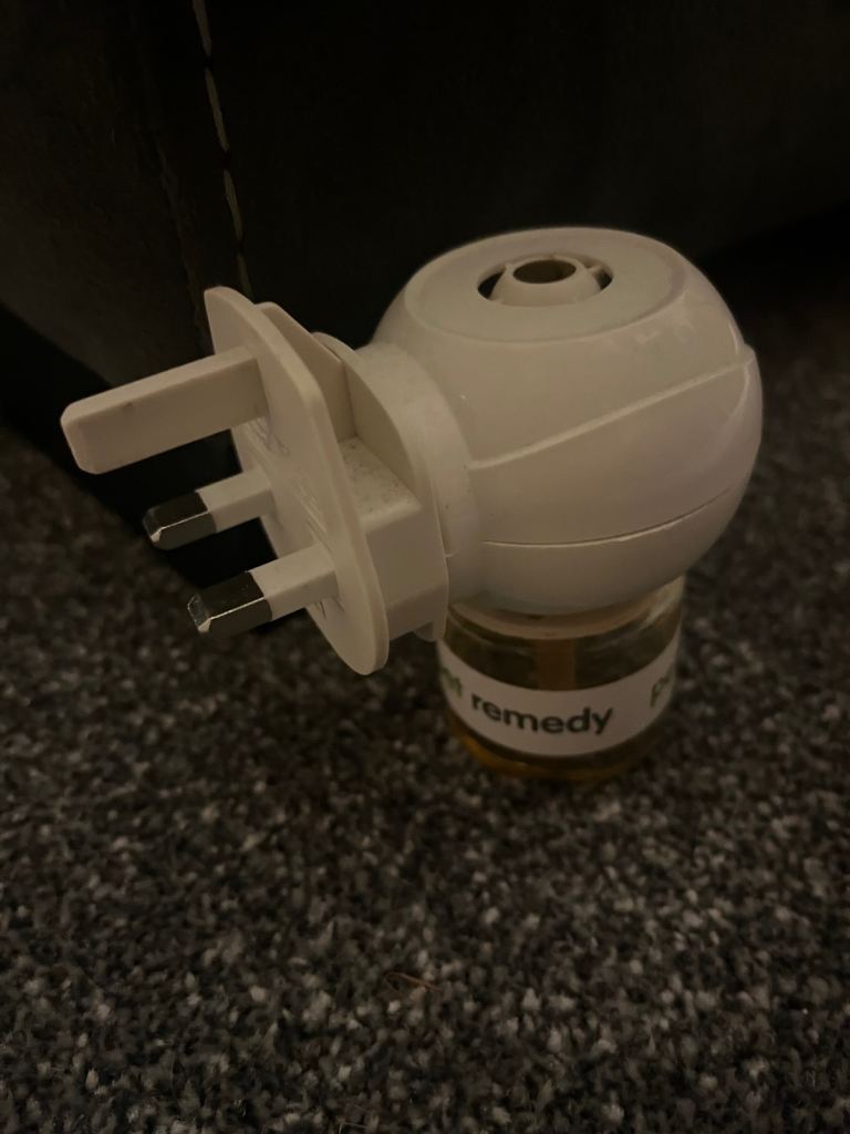 Pet remedy plug in diffuser