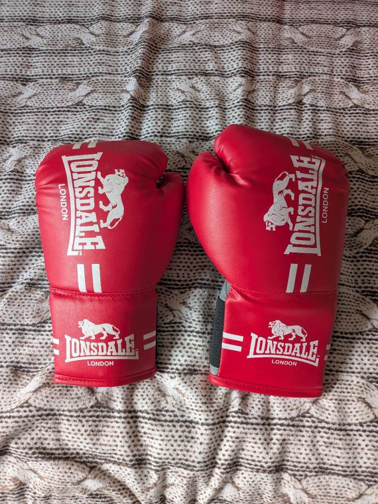Lonsdale Red Boxing Gloves – Good Condition