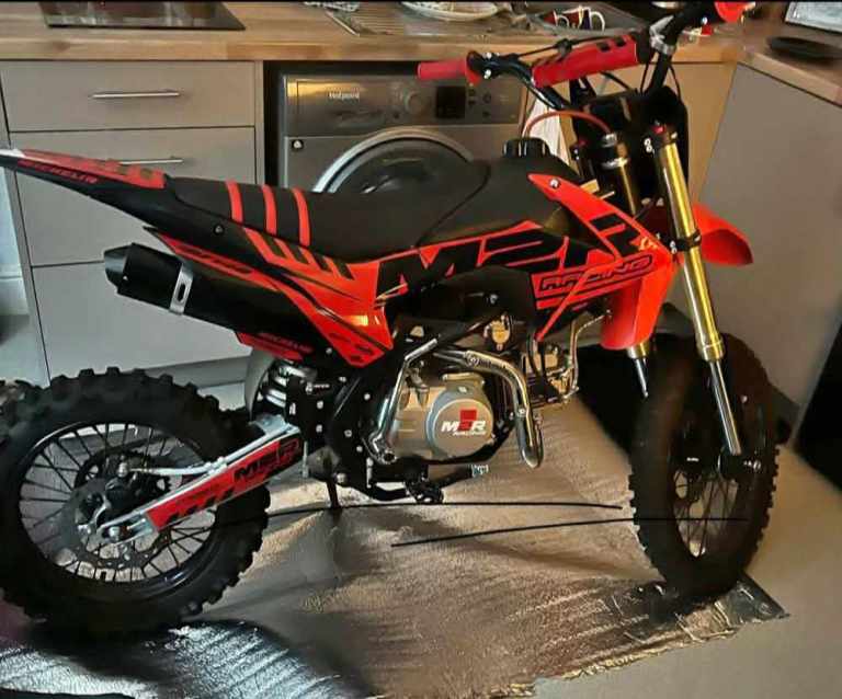 M2r 2025 model brand new ridden once fresh oil change full tank fuel!!