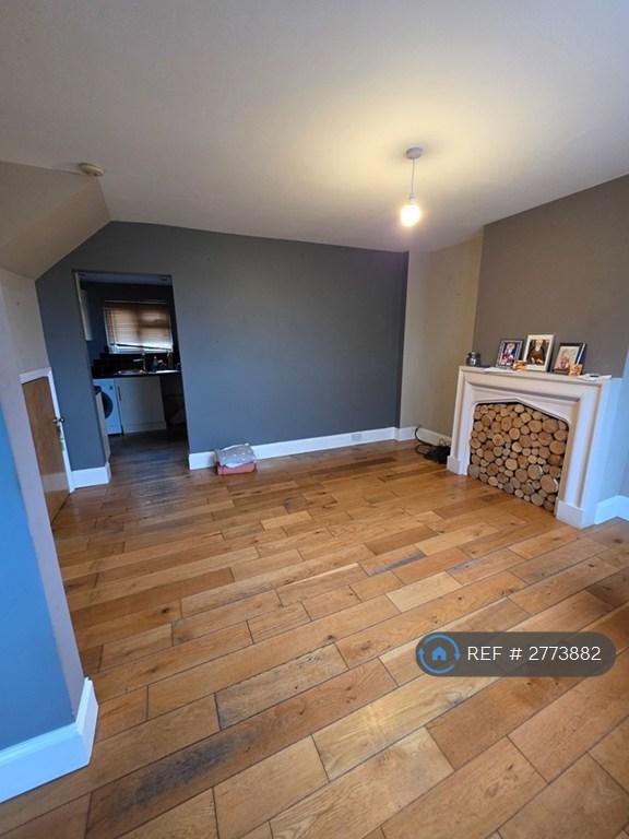 2 bedroom house in Lockyer Road, Purfleet, RM19 (2 bed) (#2773882)