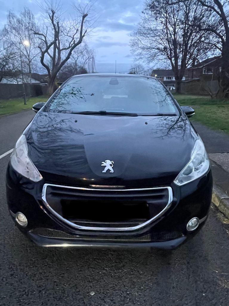 Peugeot 208 Allure 1.2 manual 2014