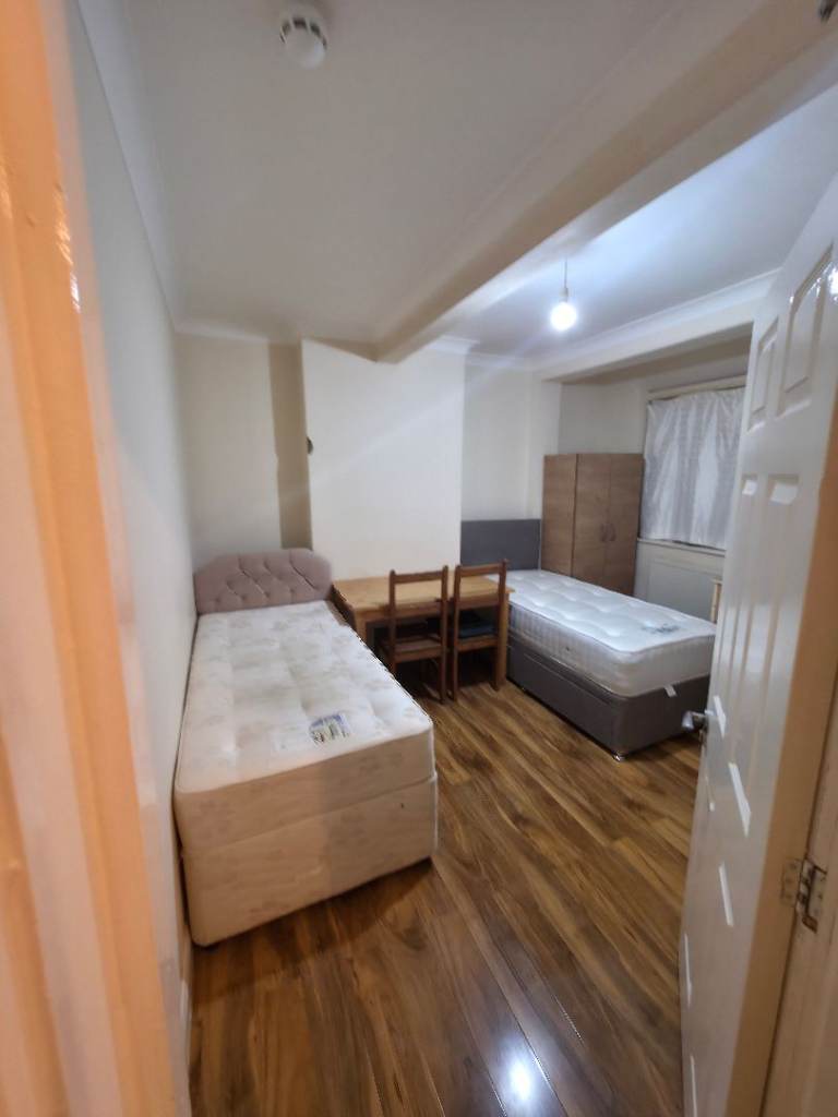 Available Double room, in a 4Bed Shared House