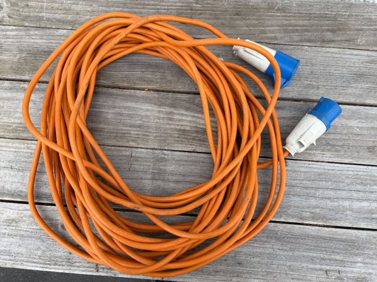 25m heavy duty 2.5mm camper / Caravan power cable. 