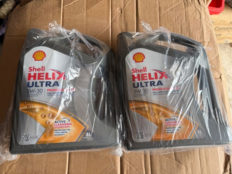 Shell engine oil 5w-30 fully synthetic sealed