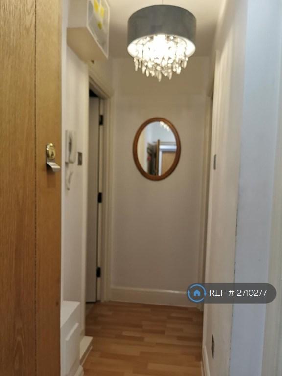 1 bedroom flat in Old Kent Road, London, SE1 (1 bed) (#2710277)