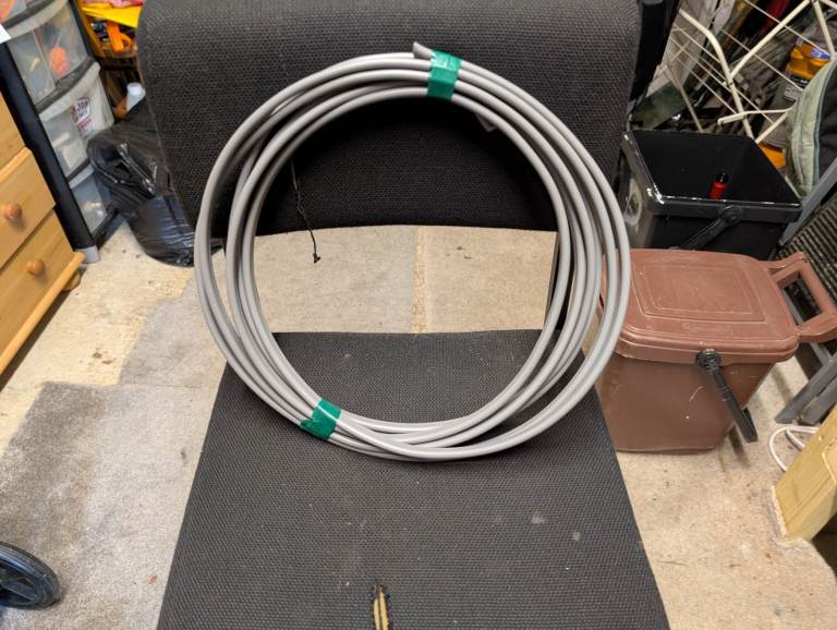 5m of 6mm twin and earth cable 