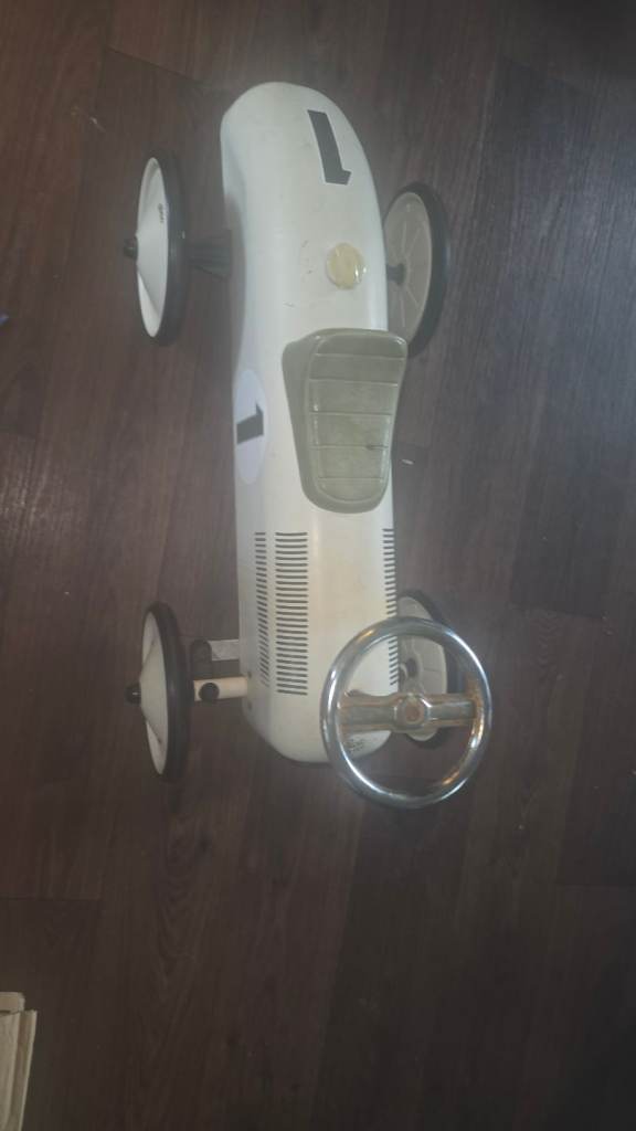 Toy car 