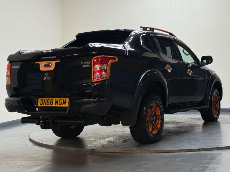 2018 Mitsubishi L200 2.4 L200 Barbarian SVP II DI-D Auto 4WD Pickup Diesel Automatic