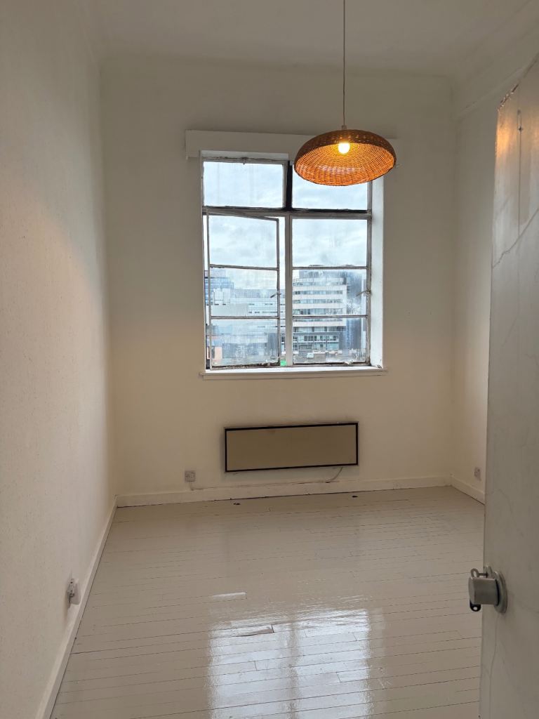 RARELY AVAILABLE STUDIO SPACE TO LET IN THE POPULAR AXIOM BUILDING, GLASGOW CITY CENTRE