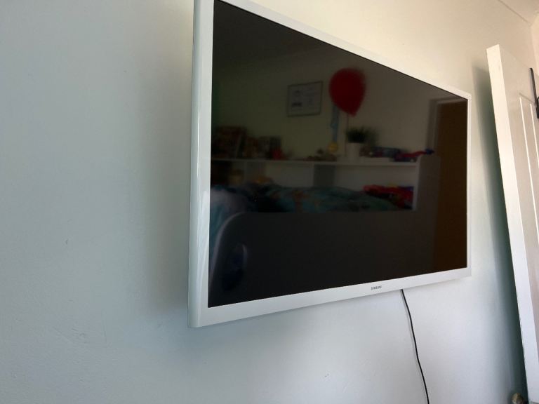 Smart Samsung flatscreen TV