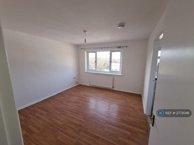 1 bedroom flat in St. James Way, Sidcup, DA14 (1 bed) (#2772046)