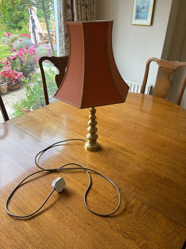 Table lamp and lampshade