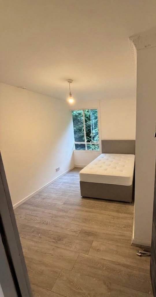 Furnished room in Finchley (N3)